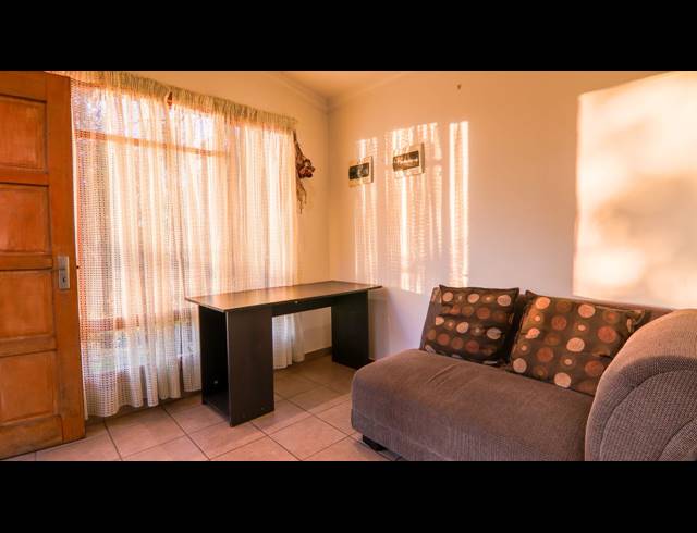 6 BEDROOM LODGE FOR SALE IN SCHURVEBERG AH